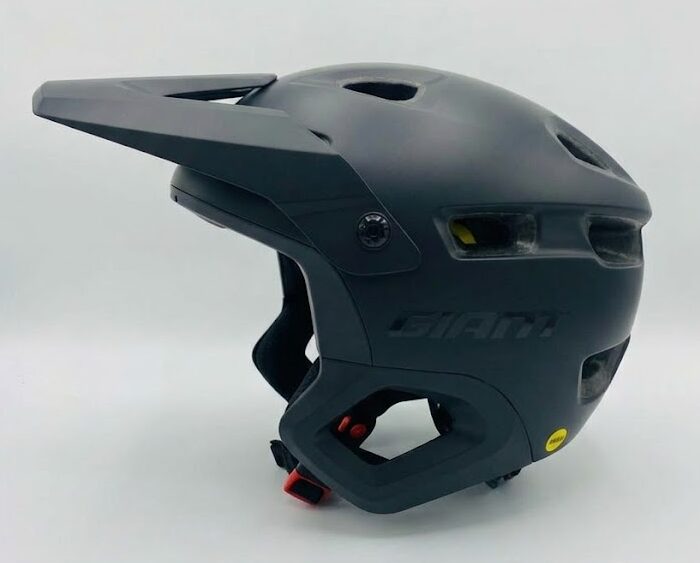 Casco Giant - Image 3